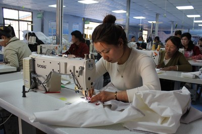 巧手織錦繡，匠心連四海——寧縣春榮鎮興創服裝就業工廠發展紀實